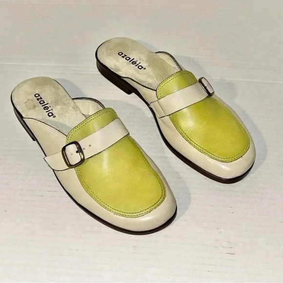 Azaléia Shoes Size 8.5 Slip On Flat Leather Upper Buckle Detaial Green Cream - Picture 1 of 11